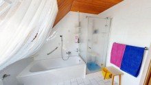 Badezimmer Ohne K�uferprovision! Charmantes Reihenhaus mit Potenzial, Garage & Garten