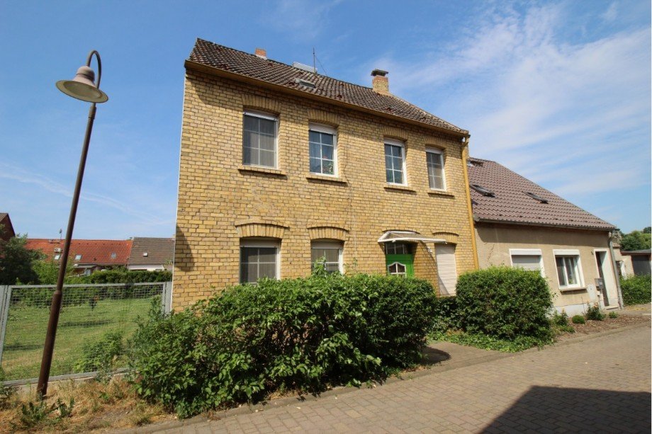 Zweifamilienhaus Zahna Vorderansicht Reihenendhaus Zahna-Elster