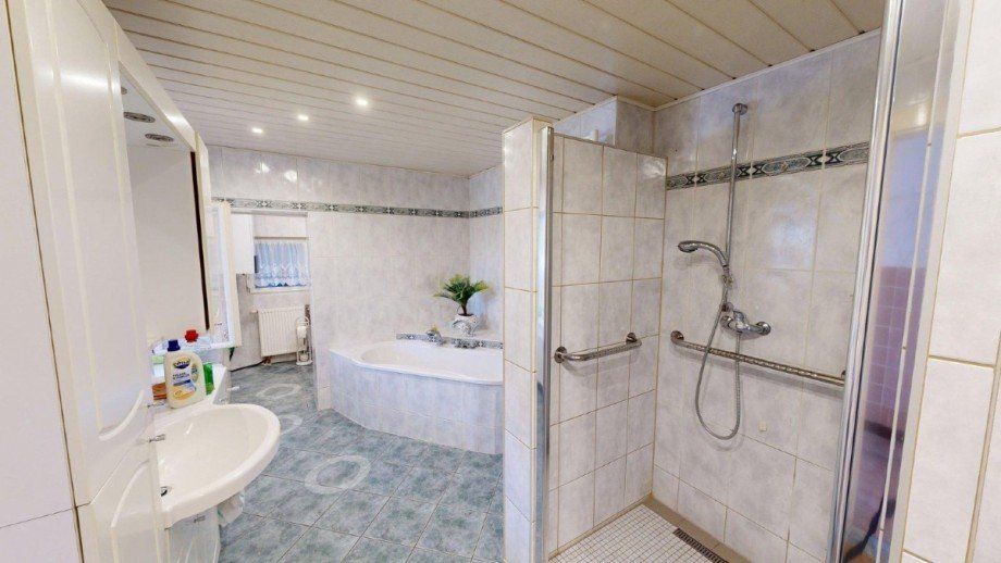 Badezimmer im EG Doppelhaush�lfte S�dliches Anhalt