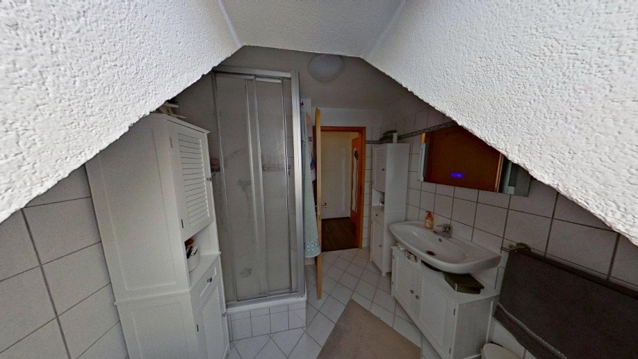 Badezimmer Dachgeschosswohnung S�dliches Anhalt -G�rzig OT Reinsdorf