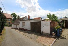 seitliche Ansicht mit 2. Garage Ihr neues Heim in ruhigem D�rfchen am Fu�e des Petersberges