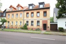 Vorderansicht Wohnhaus Ohne K�uferprovision!!! Gepflegtes Reihenhaus mit wundersch�ner Eigent�merwohnung und Mieteinnahme