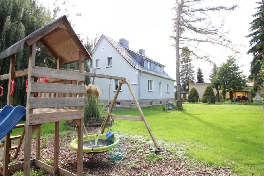 Garten mit Spielplatz Einfamilienhaus Bernburg