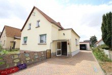 Einfahrt mit Eingangsbereich ***OHNE K�UFERPROVISION*** Ger�umiges Einfamilienhaus in ruhiger Siedlungslage