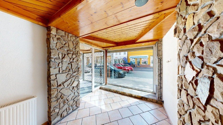 Ladenlokal links Reihenmittelhaus K�then