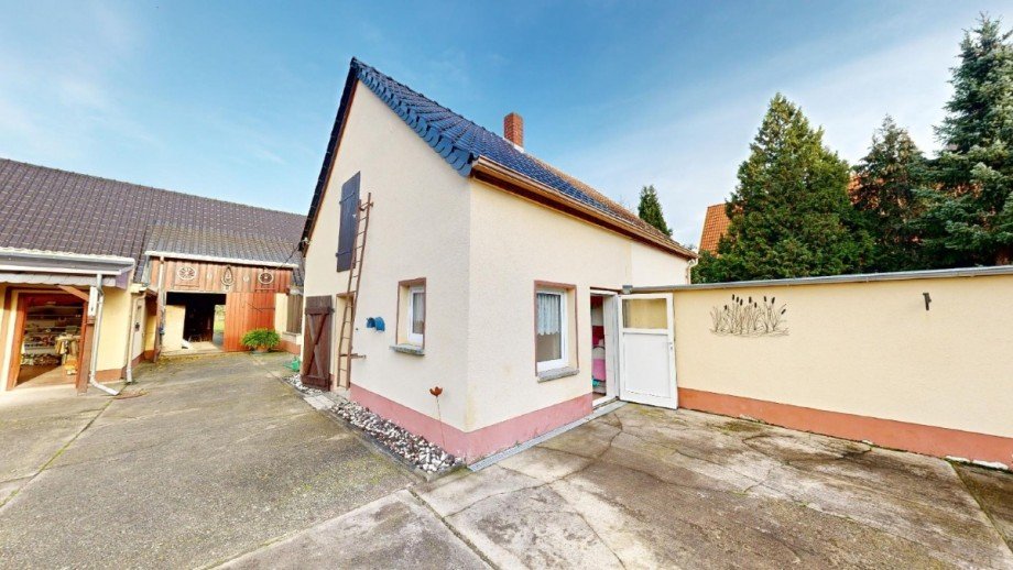 Hinterhaus Doppelhaush�lfte Scheuder