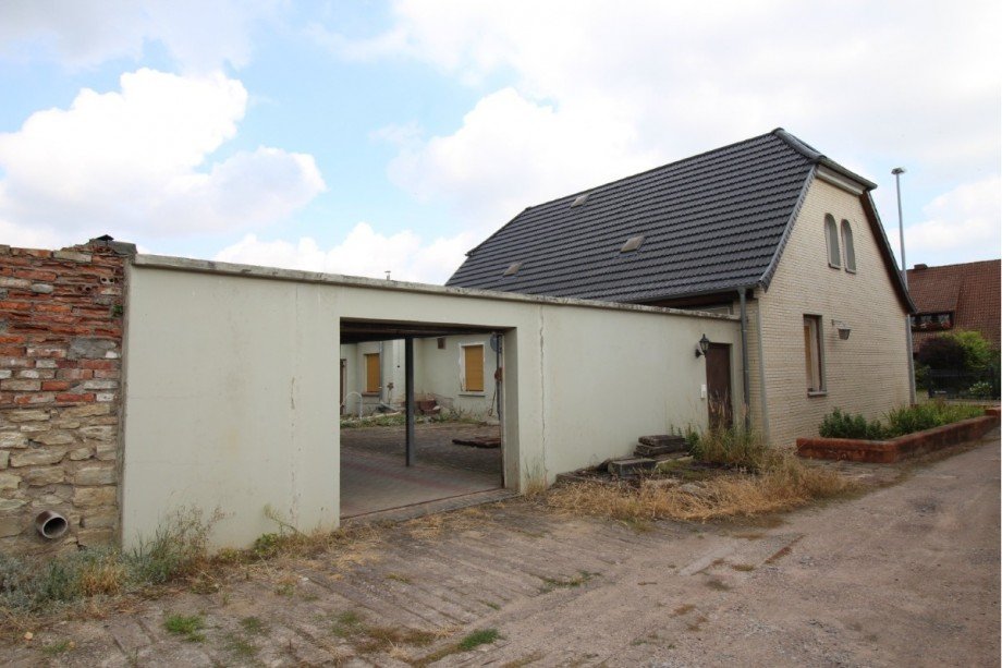 Seitenansicht mit Zufahrt Einfamilienhaus Osternienburger Land