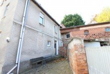 Hauseingang PROVISIONSFREI***Sanierungsbed�rftiges Mehrfamilienhaus mit Zufahrt und Nebengelass