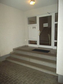 Hauseingang Helle Wohnung im gepflegtem Wohnhaus