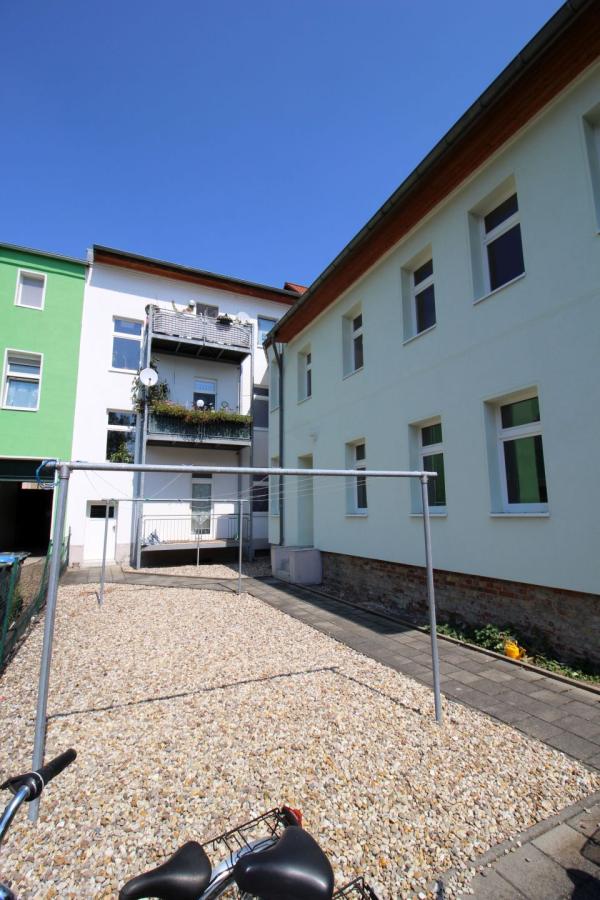 R�ckansicht mit Innenhof Mehrfamilienhaus K�then