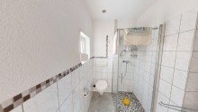 Badezimmer Provisionsfrei f�r K�ufer: Reihenendhaus mit Garage, Werkstatt und Garten