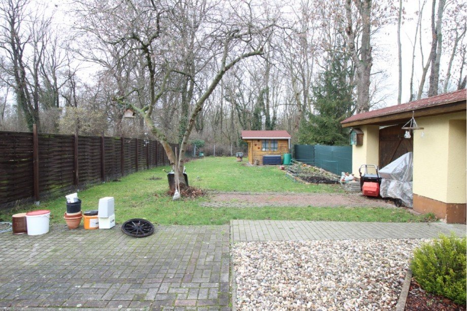 Blick in Garten Zweifamilienhaus K�then