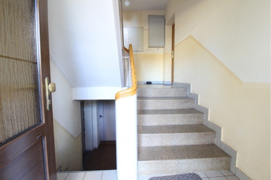 Hausflur Etagenwohnung K�then