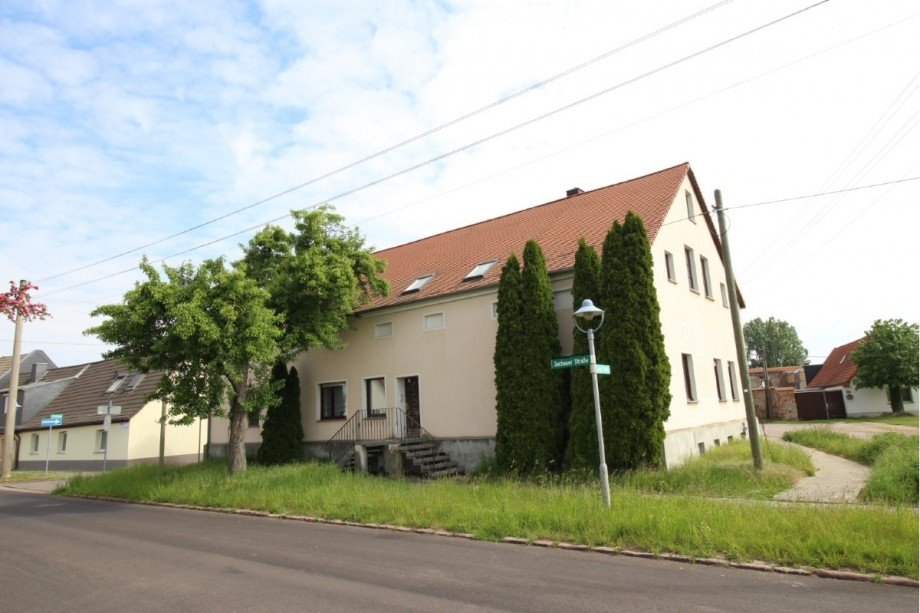 Vorderansicht Zweifamilienhaus Dornbock