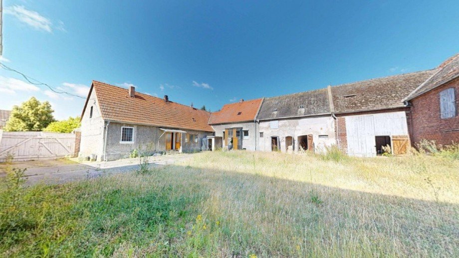 Bauerngehoft-Zum-Kleinen-Preis-06242025_075759 Bauernhaus Aken