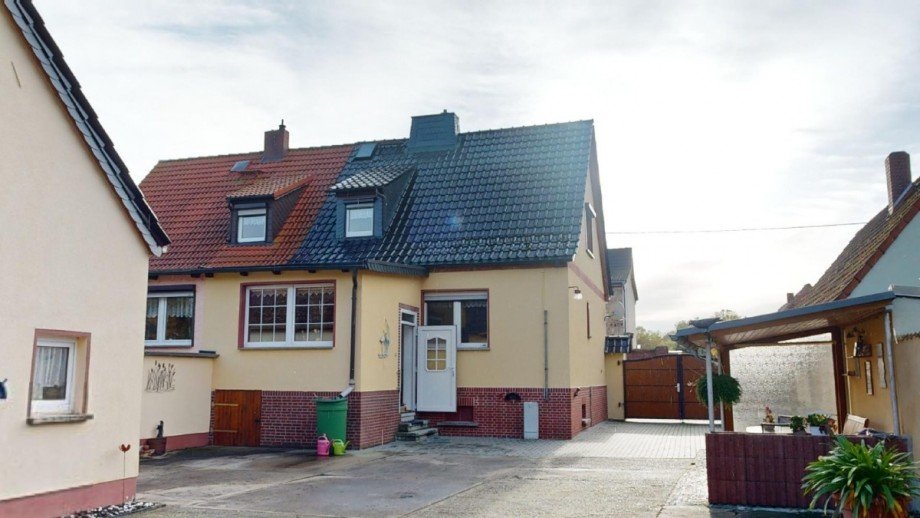 R�ckansicht Doppelhaush�lfte Scheuder