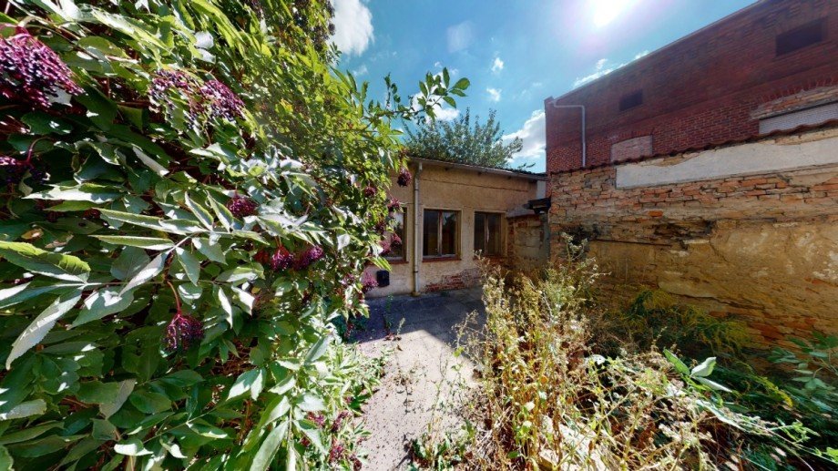 Hof + Nebengelass Reihenhaus K�then