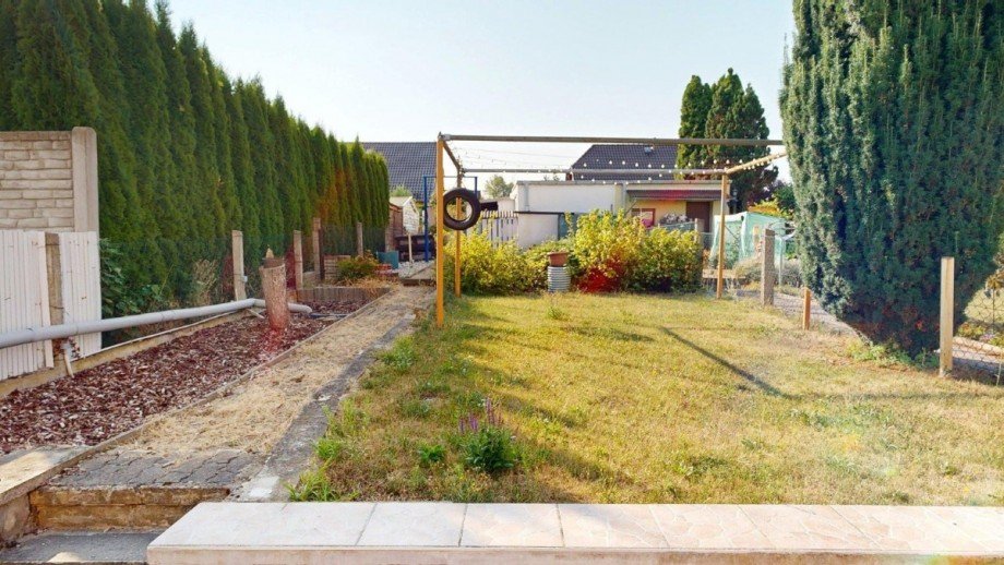 Blick in den Garten Reihenendhaus Gr�bzig