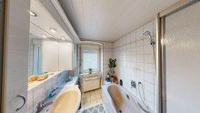 Badezimmer im EG Ohne K�uferprovision!!! Stattliches Wohnhaus mit viel Platz und zus�tzlicher Mieteinnahme