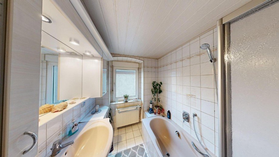 Badezimmer im EG Reihenendhaus K�nnern