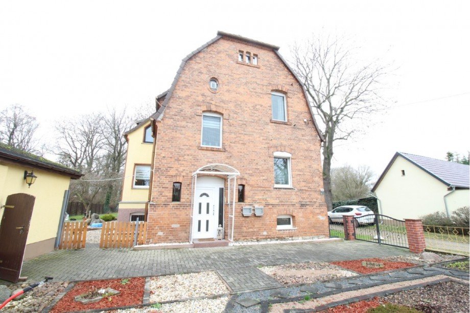 Wohnhaus Eingansbereich Zweifamilienhaus K�then