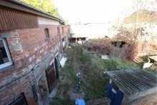 Blick in Innenhof PROVISIONSFREI***Sanierungsbed�rftiges Mehrfamilienhaus mit Zufahrt und Nebengelass