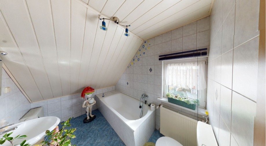 Badezimmer im DG Einfamilienhaus K�nnern